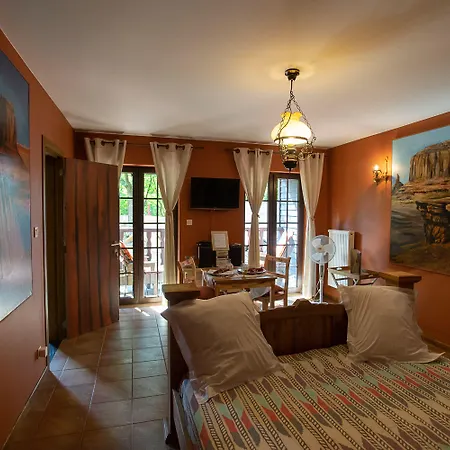 Western-city 게스트하우스 3*